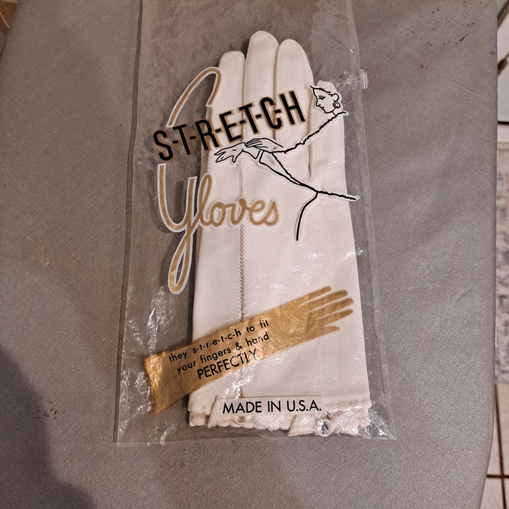 Vintage White Stretch Gloves With Lace And Bow